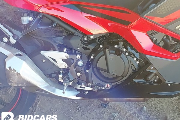 2025 Kawasaki EX500 с пробегом 3 296 км