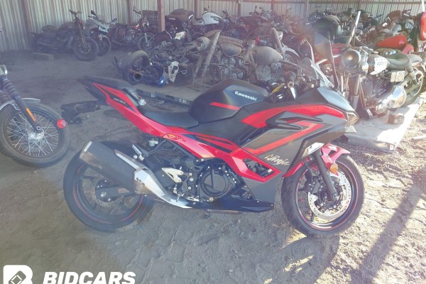 2025 Kawasaki EX500 с пробегом 3 296 км