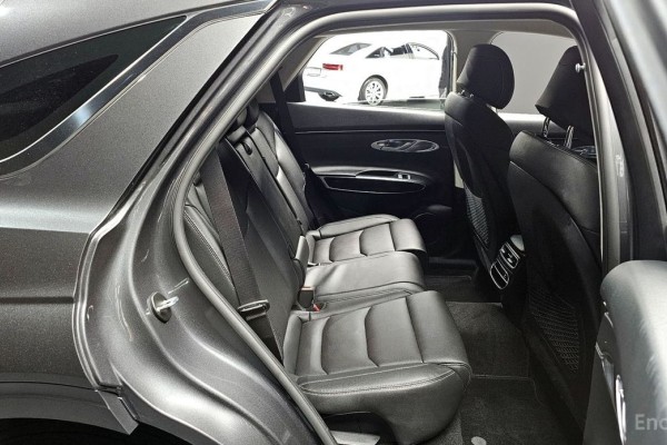 2021 Genesis GV70 с пробегом 92 975 км