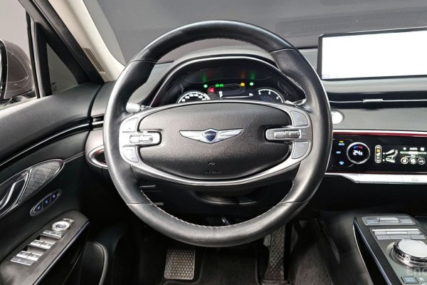 2021 Genesis GV70 с пробегом 92 975 км