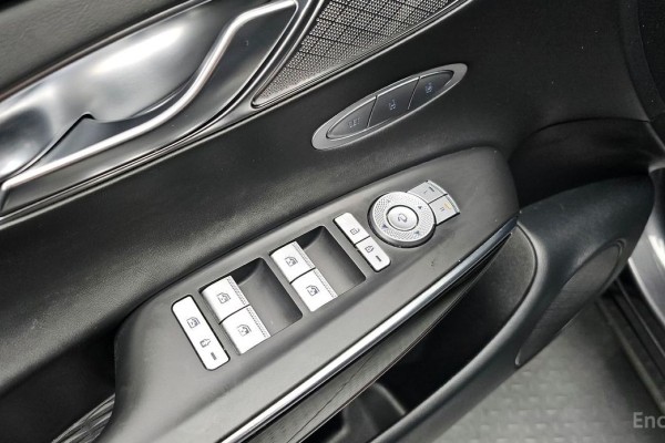 2021 Genesis GV70 с пробегом 92 975 км