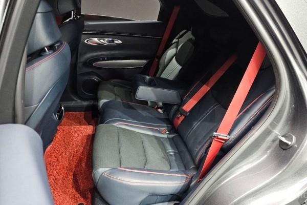 2021 Genesis GV70 с пробегом 48 075 км