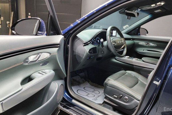 2021 Genesis GV70 с пробегом 67 286 км