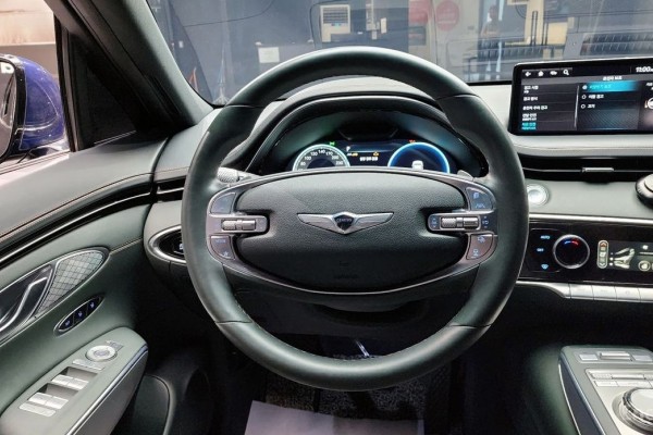 2021 Genesis GV70 с пробегом 67 286 км
