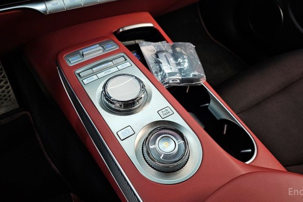 2021 Genesis GV70 с пробегом 66 622 км