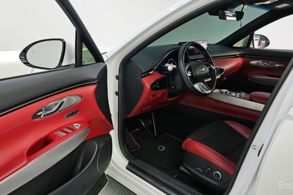 2021 Genesis GV70 с пробегом 66 622 км