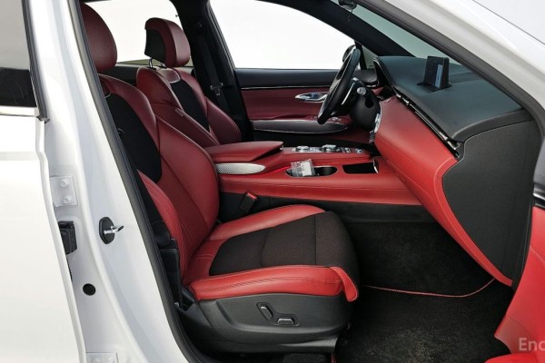 2021 Genesis GV70 с пробегом 66 622 км