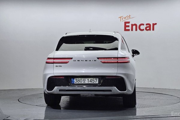 2021 Genesis GV70 с пробегом 125 514 км