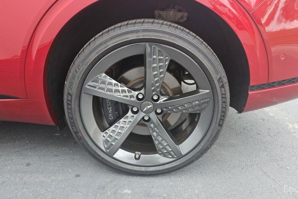 2022 Genesis GV70 с пробегом 42 706 км