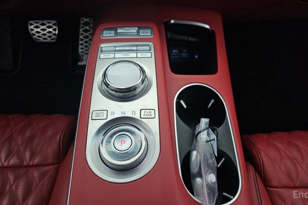 2022 Genesis GV70 с пробегом 42 706 км