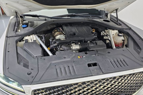 2021 Genesis GV70 с пробегом 125 514 км