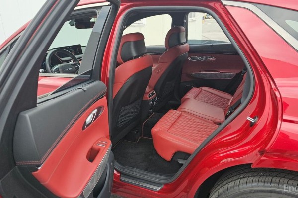 2022 Genesis GV70 с пробегом 42 706 км