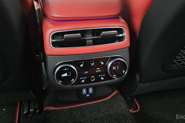 2022 Genesis GV70 с пробегом 42 706 км