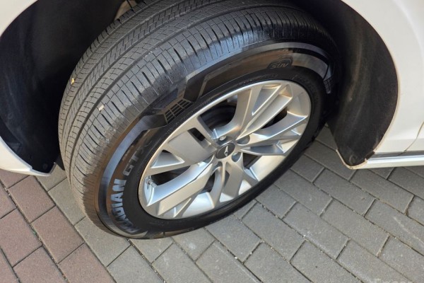 2021 Genesis GV70 с пробегом 136 884 км