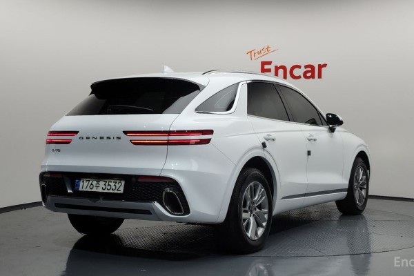 2021 Genesis GV70 с пробегом 42 431 км