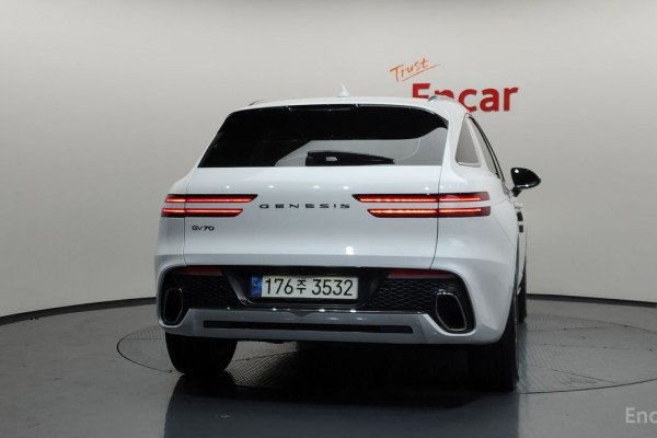 2021 Genesis GV70 с пробегом 42 431 км