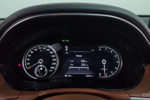 2021 Genesis GV70 с пробегом 42 431 км