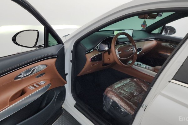 2021 Genesis GV70 с пробегом 42 431 км