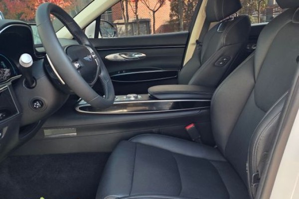 2021 Genesis GV70 с пробегом 136 884 км