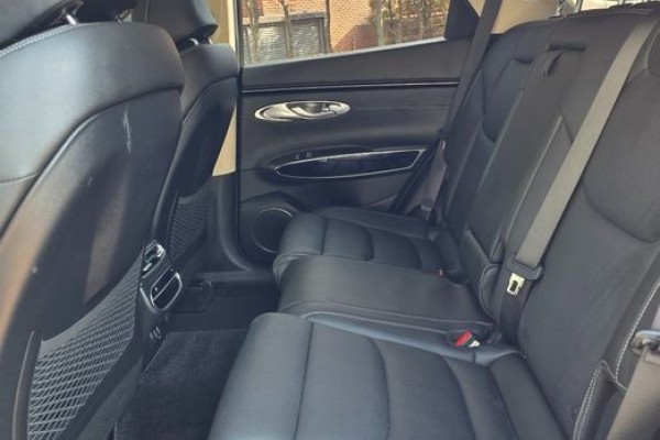 2021 Genesis GV70 с пробегом 136 884 км