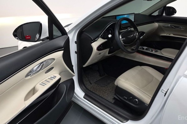 2021 Genesis GV70 с пробегом 56 769 км