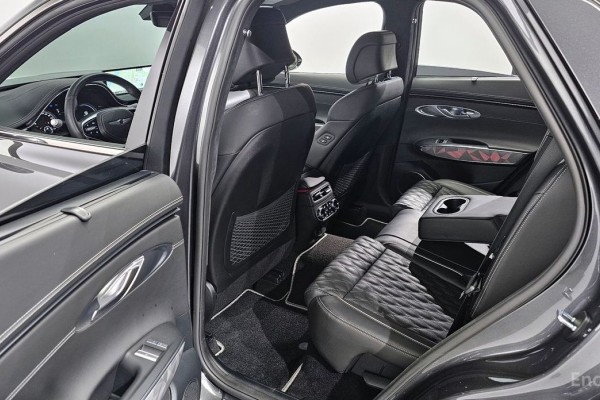 2021 Genesis GV70 с пробегом 65 390 км