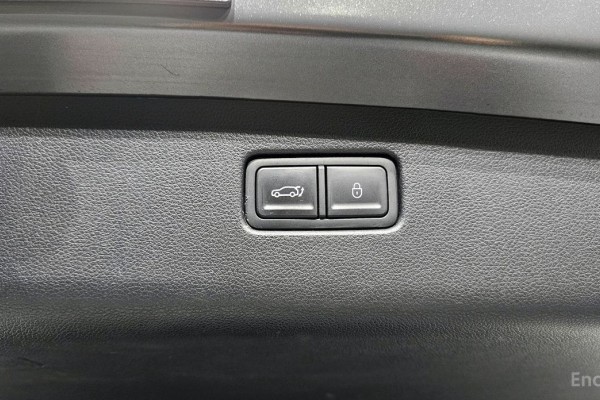 2021 Genesis GV70 с пробегом 65 390 км