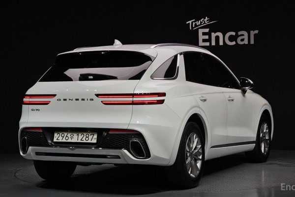 2022 Genesis GV70 с пробегом 74 765 км
