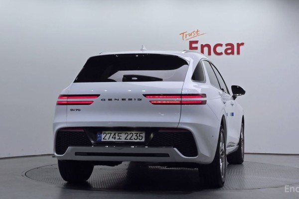 2021 Genesis GV70 с пробегом 49 678 км
