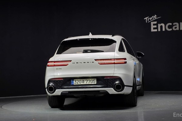 2021 Genesis GV70 с пробегом 105 673 км