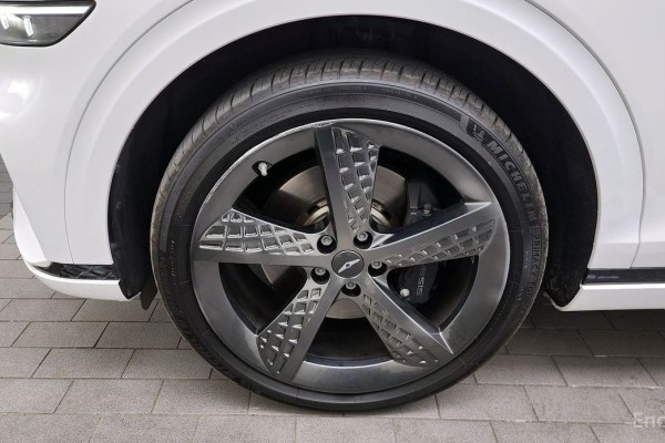 2021 Genesis GV70 с пробегом 105 673 км