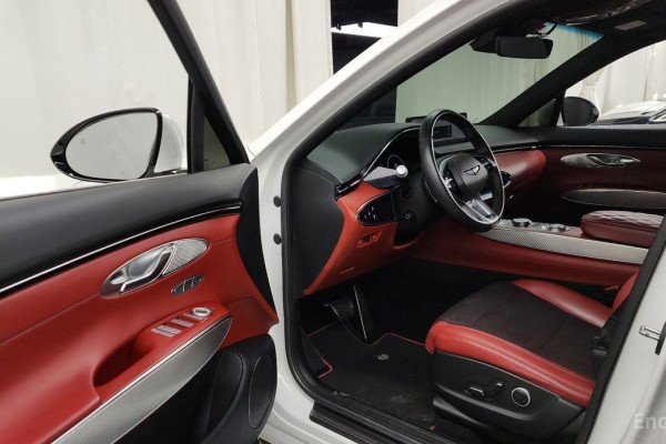 2021 Genesis GV70 с пробегом 105 673 км