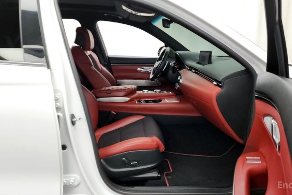 2021 Genesis GV70 с пробегом 105 673 км