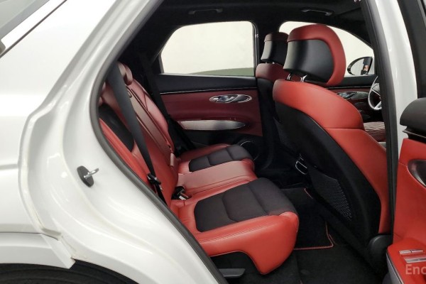 2021 Genesis GV70 с пробегом 105 673 км