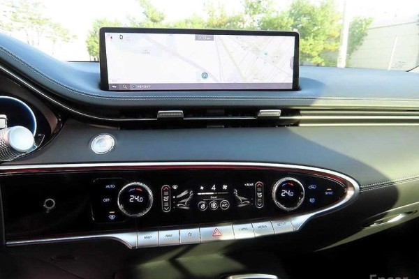 2022 Genesis GV70 с пробегом 56 503 км