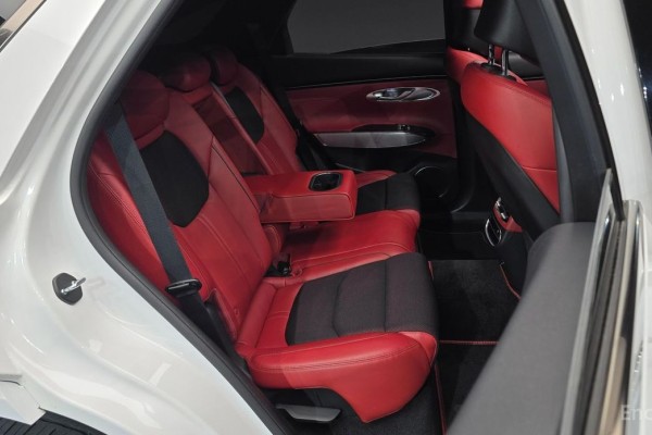 2022 Genesis GV70 с пробегом 63 956 км