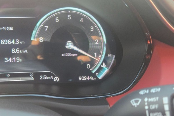 2021 Genesis GV70 с пробегом 90 000 км