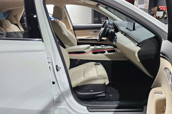 2021 Genesis GV70 с пробегом 48 756 км