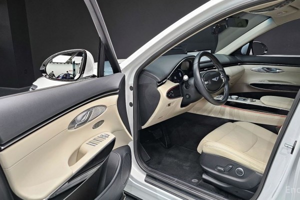 2021 Genesis GV70 с пробегом 48 756 км