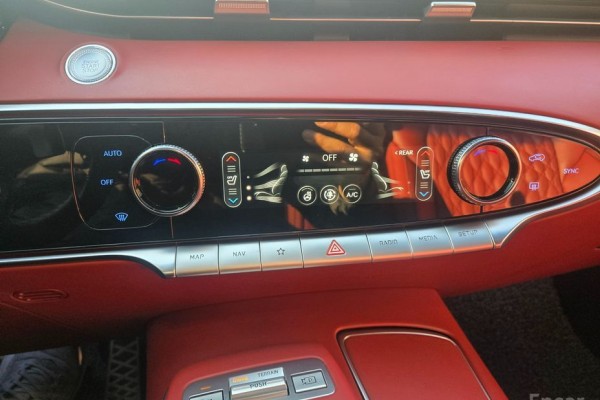 2021 Genesis GV70 с пробегом 90 000 км