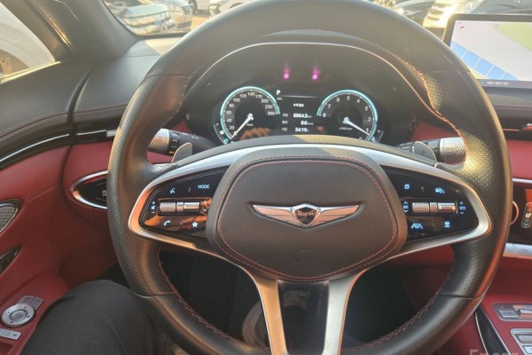 2021 Genesis GV70 с пробегом 90 000 км