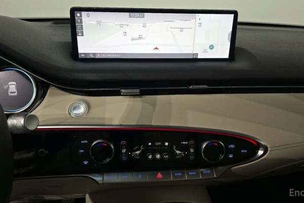 2021 Genesis GV70 с пробегом 52 440 км