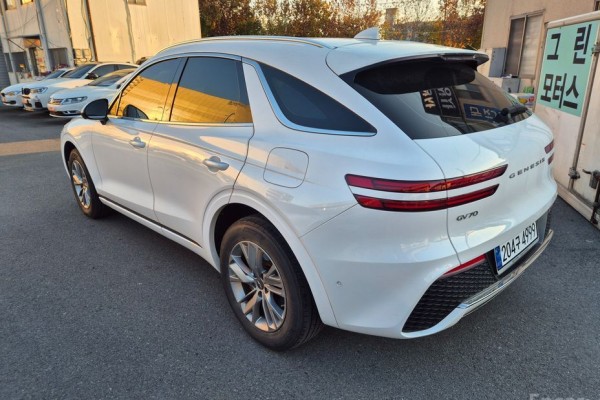 2021 Genesis GV70 с пробегом 64 000 км