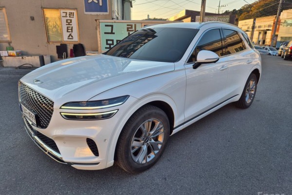 2021 Genesis GV70 с пробегом 64 000 км