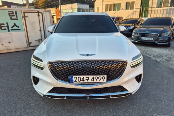 2021 Genesis GV70 с пробегом 64 000 км