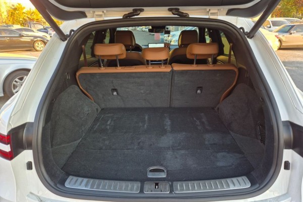 2021 Genesis GV70 с пробегом 64 000 км