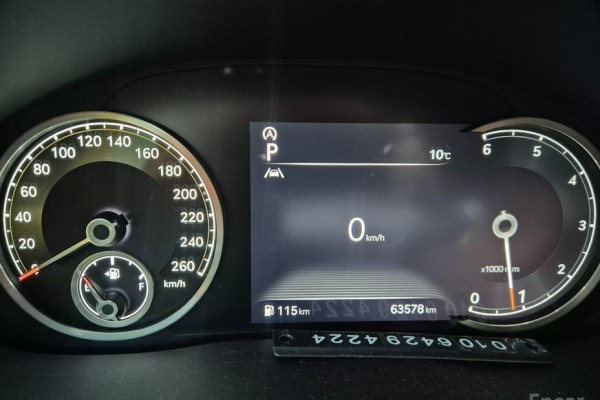 2021 Genesis GV70 с пробегом 64 000 км