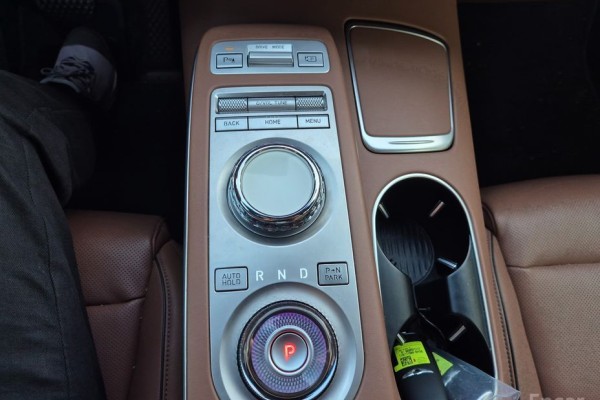 2021 Genesis GV70 с пробегом 64 000 км