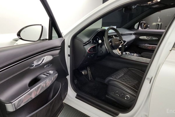 2021 Genesis GV70 с пробегом 48 284 км