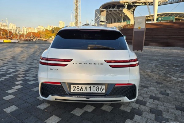 2021 Genesis GV70 с пробегом 112 528 км